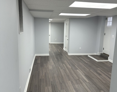 104 East Avenue - Photo Thumbnail 10