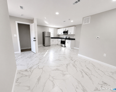 41 Howe Street - Photo Thumbnail 5