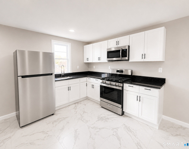 41 Howe Street - Photo Thumbnail 4