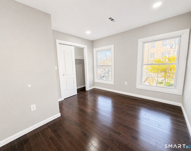 41 Howe Street - Photo Thumbnail 8