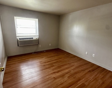 385 Putnam Avenue - Photo Thumbnail 4