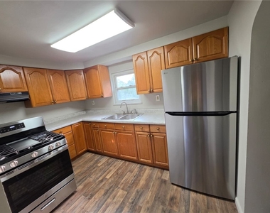 139 Howard Street - Photo Thumbnail 3