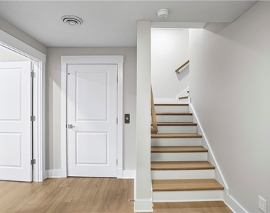 1607 Grandview Avenue - Photo Thumbnail 4