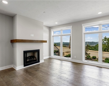 1607 Grandview Avenue - Photo Thumbnail 14