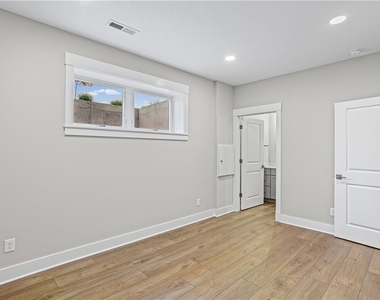 1607 Grandview Avenue - Photo Thumbnail 2