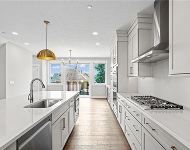 1607 Grandview Avenue - Photo Thumbnail 10