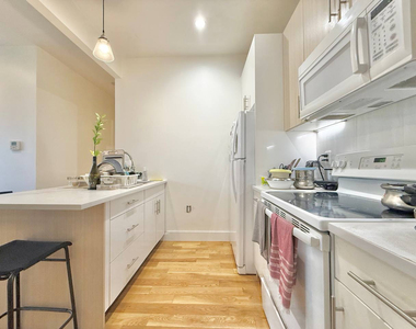 818 Lexington Avenue - Photo Thumbnail 1