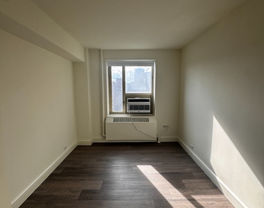 1st Avenue - Photo Thumbnail 5