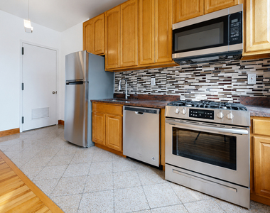 187 18th Street - Photo Thumbnail 2