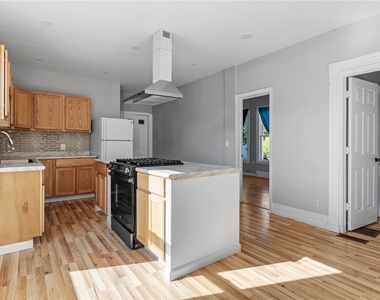 319 Merriman #2 Upper Avenue - Photo Thumbnail 4