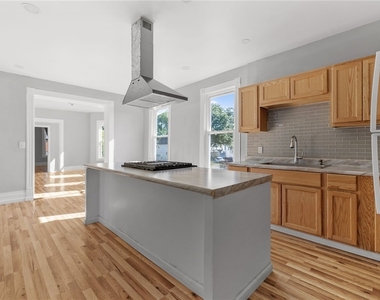 319 Merriman #2 Upper Avenue - Photo Thumbnail 7