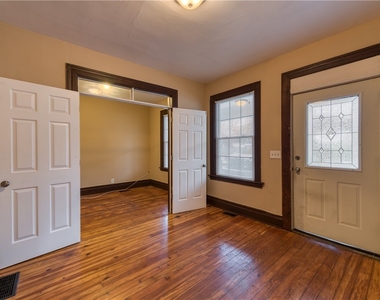 779 Goodman Street S - Photo Thumbnail 3