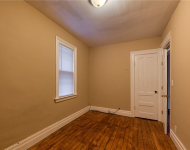 779 Goodman Street S - Photo Thumbnail 10