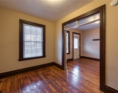 779 Goodman Street S - Photo Thumbnail 4