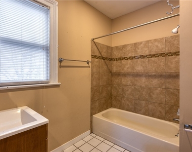 779 Goodman Street S - Photo Thumbnail 12