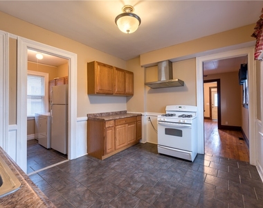 779 Goodman Street S - Photo Thumbnail 7