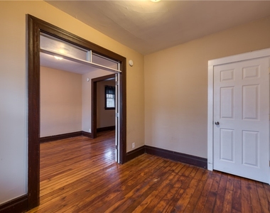 779 Goodman Street S - Photo Thumbnail 11