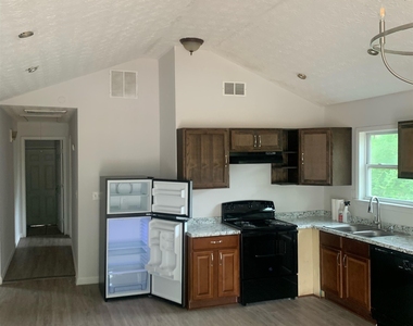 607 Circus Street Avenue - Photo Thumbnail 1