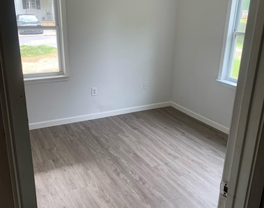 607 Circus Street Avenue - Photo Thumbnail 3