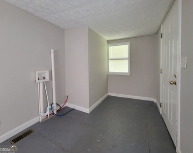 516 Pendergrass Road - Photo Thumbnail 4