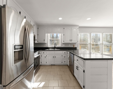 2160 Robin Hood Trail - Photo Thumbnail 5