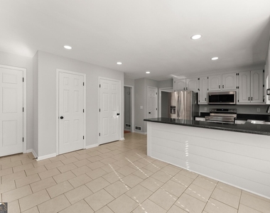 2160 Robin Hood Trail - Photo Thumbnail 7