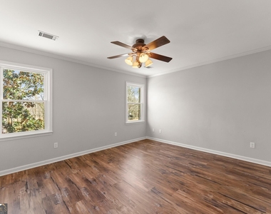 2160 Robin Hood Trail - Photo Thumbnail 10