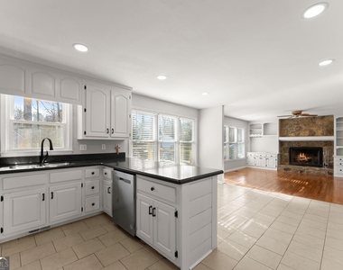 2160 Robin Hood Trail - Photo Thumbnail 6