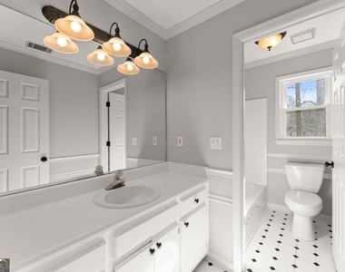 2160 Robin Hood Trail - Photo Thumbnail 11