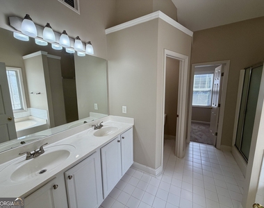1116 Fourth Street - Photo Thumbnail 10