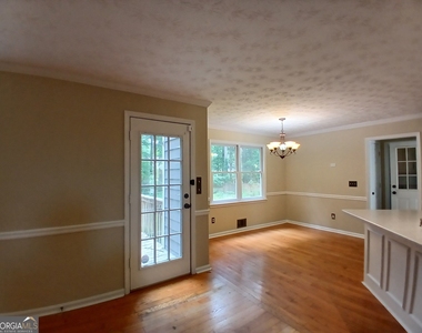 4761 Habersham Way Se - Photo Thumbnail 8