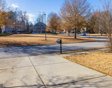 345 Revolution Drive - Photo Thumbnail 13