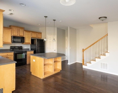 345 Revolution Drive - Photo Thumbnail 6