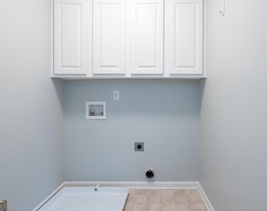 345 Revolution Drive - Photo Thumbnail 12