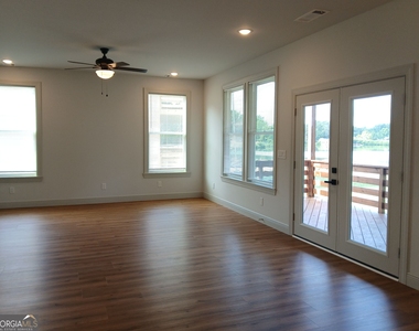 245 Lakeview Drive - Photo Thumbnail 4