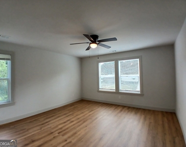 245 Lakeview Drive - Photo Thumbnail 14