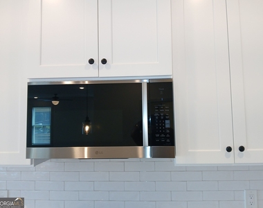 245 Lakeview Drive - Photo Thumbnail 9