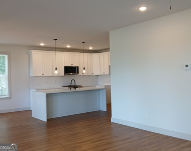 245 Lakeview Drive - Photo Thumbnail 6