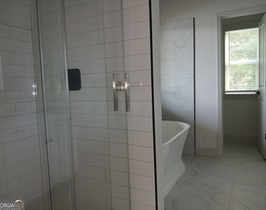 245 Lakeview Drive - Photo Thumbnail 16