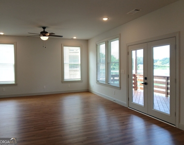 245 Lakeview Drive - Photo Thumbnail 3