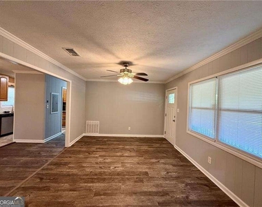1414 Sycamore Drive Nw - Photo Thumbnail 2