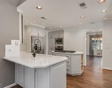 4601 Club Circle Ne - Photo Thumbnail 18