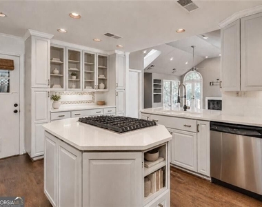 4601 Club Circle Ne - Photo Thumbnail 19