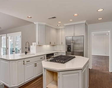 4601 Club Circle Ne - Photo Thumbnail 16