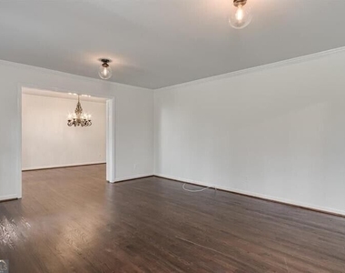 4601 Club Circle Ne - Photo Thumbnail 6