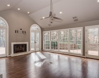 4601 Club Circle Ne - Photo Thumbnail 14