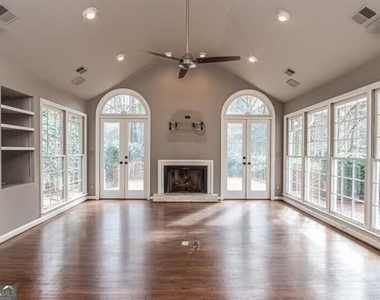 4601 Club Circle Ne - Photo Thumbnail 11