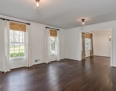 4601 Club Circle Ne - Photo Thumbnail 5