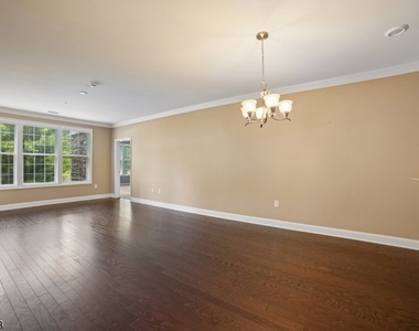 4108 Hoover Ln - Photo Thumbnail 6