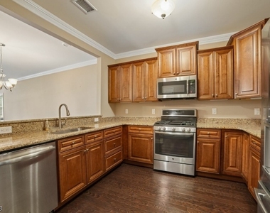 4108 Hoover Ln - Photo Thumbnail 3